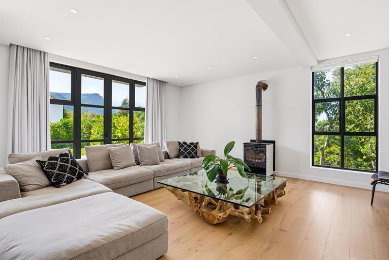 To Let 6 Bedroom Property for Rent in Constantia Western Cape